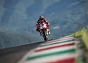 开云体育中国官网-终场哨与方格旗，戈麦斯赛道称王之夜，沙特绝杀巴萨的启示