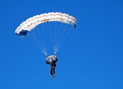 开云体育-浓眉铁血统治力！连续得分狂潮定乾坤，雄鹿血拼老鹰诠释东部惨烈之争