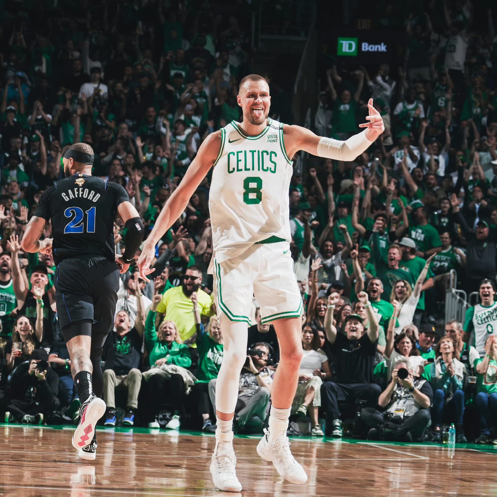 凯尔特人爆冷雷霆，波尔津吉斯爆发神勇的简单介绍