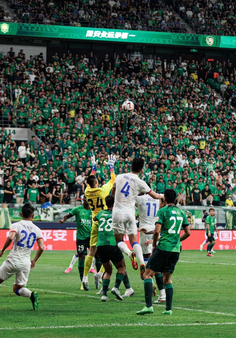 关于格拉茨球队强势进攻，摧毁对手防线的信息