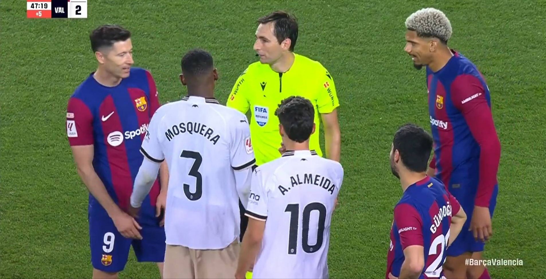 意大利鏖战瓦伦西亚，阿奎罗完成帽子戏法