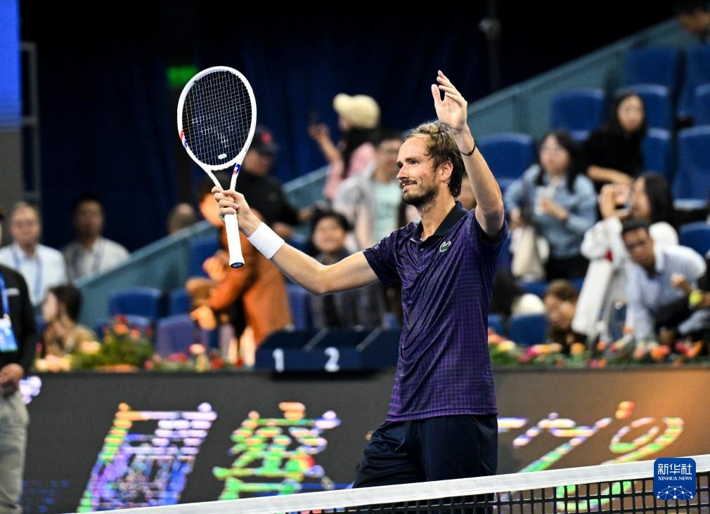 德国网球队爆冷西班牙网球队，梅德韦杰夫制霸全场的简单介绍