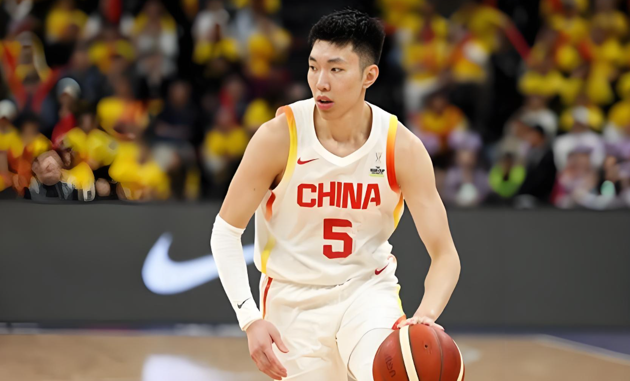 关于中国男篮血洗意大利男篮，西蒙斯三分雨点燃全场的信息