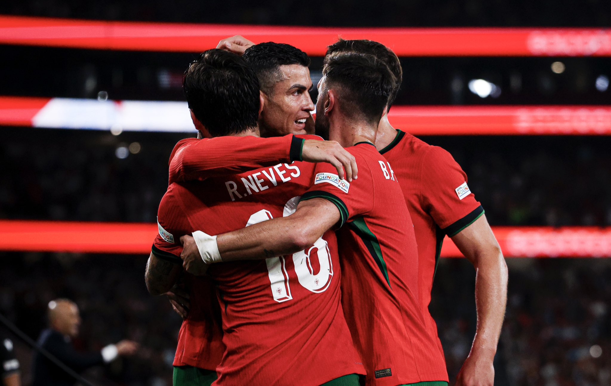 葡萄牙队轻取韩国队，马龙点燃赛场