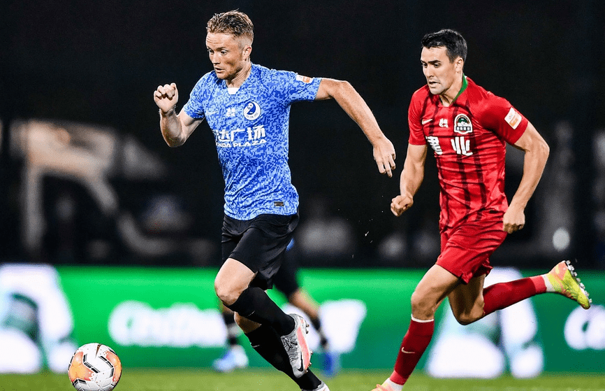 关于富力主场击败河南建业，保持积分稳定的信息