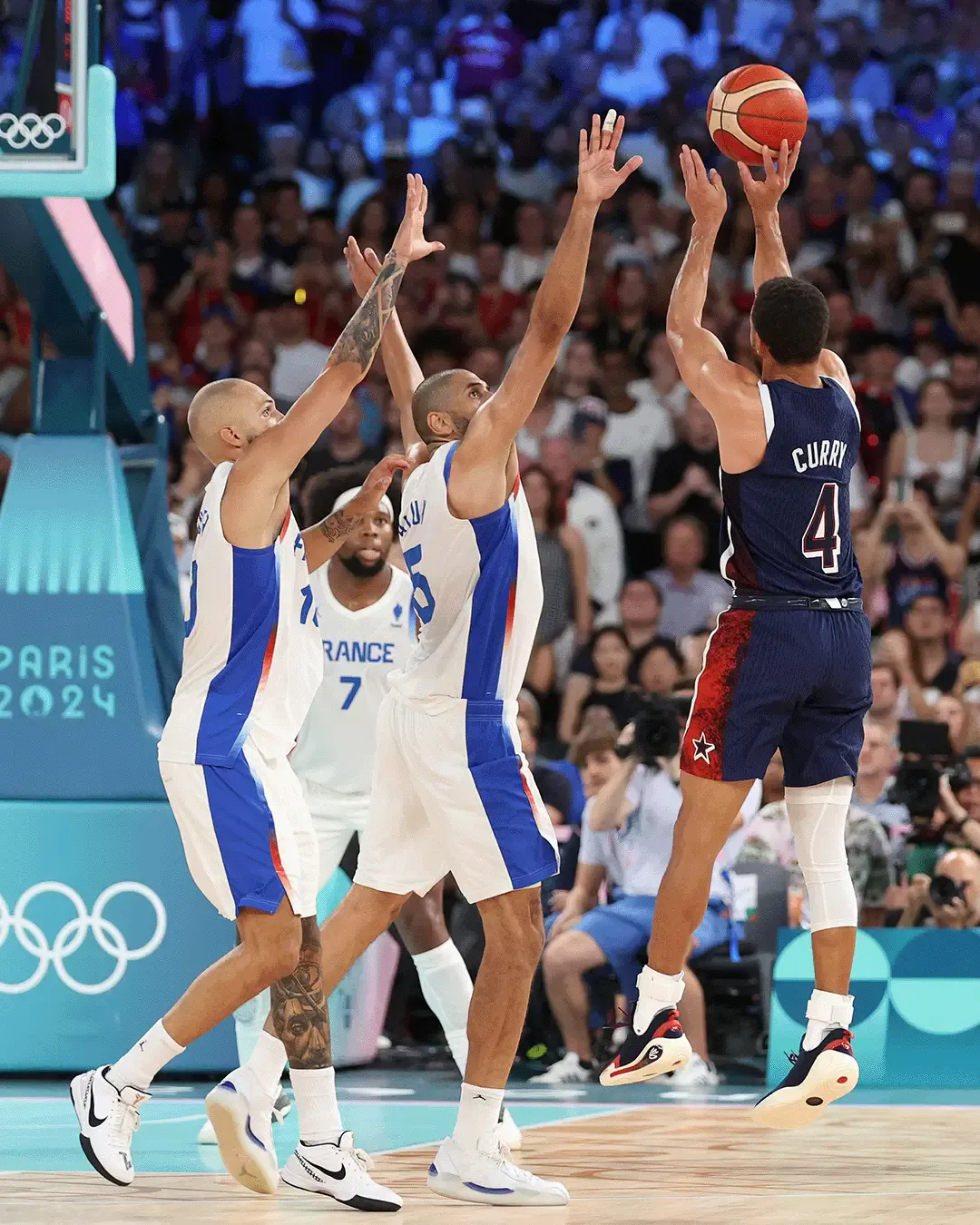 关于斯蒂芬-库里三分球全开，勇士客场击败马刺的信息