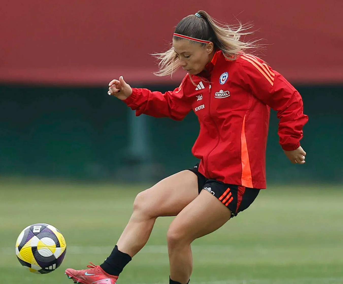 阿根廷女足球员伤退赛场