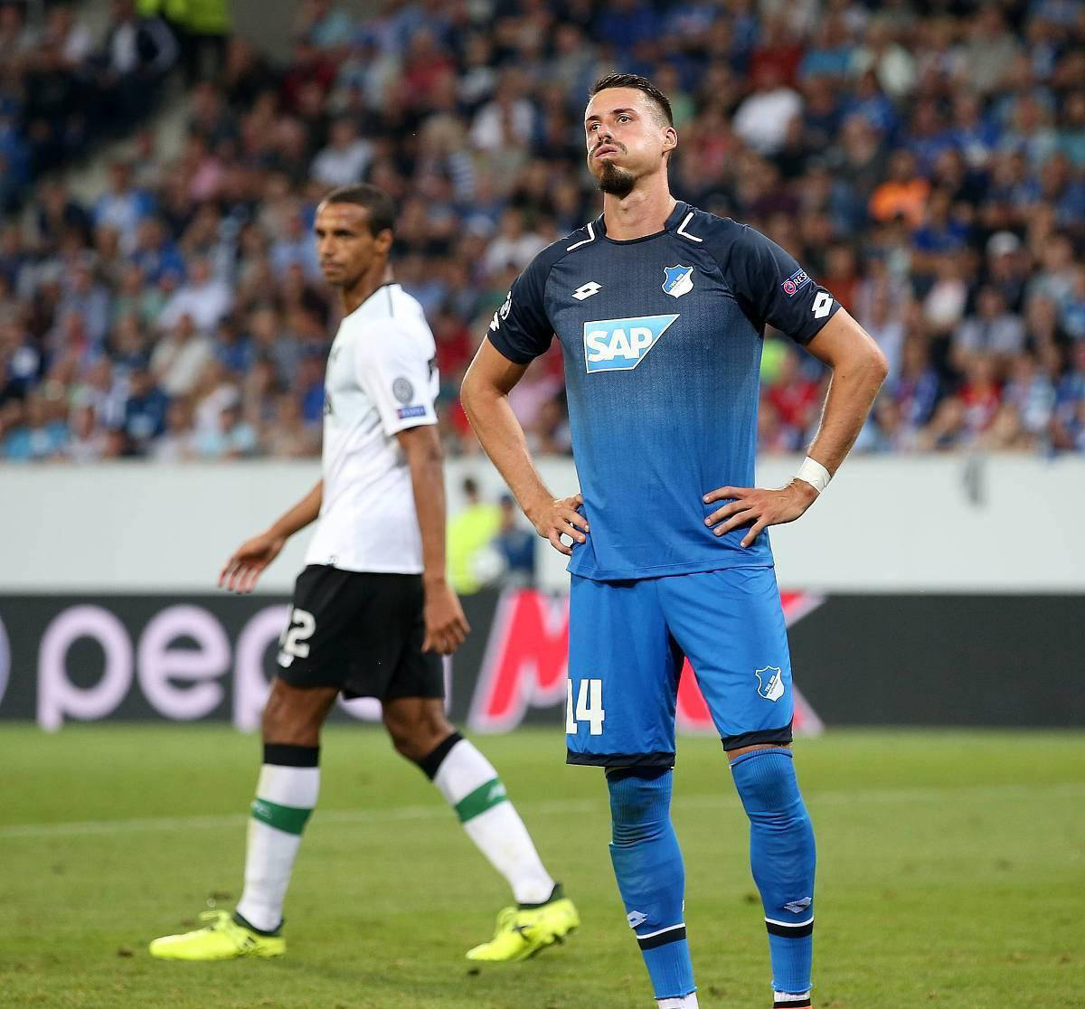 霍芬海姆球队在客场比赛中力挫对手