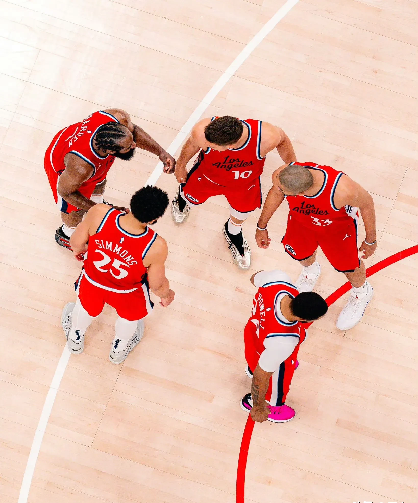 球队的篮球训练备战竞赛季，全员拼尽全力的简单介绍