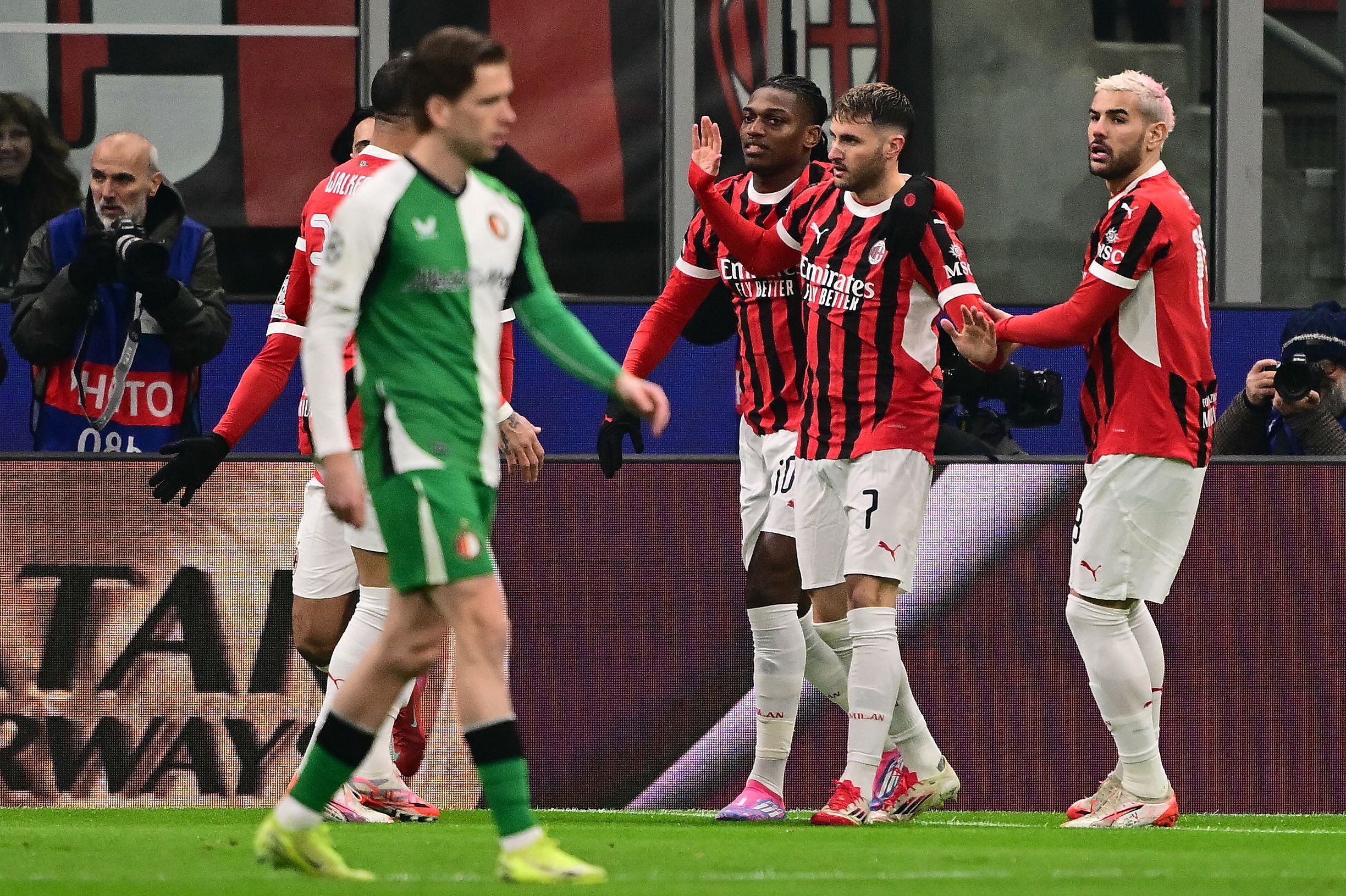 包含马德里竞技连续遭受打击,欧冠路漫漫的词条 包含马德里竞技连续遭受打击,欧冠路漫漫的词条