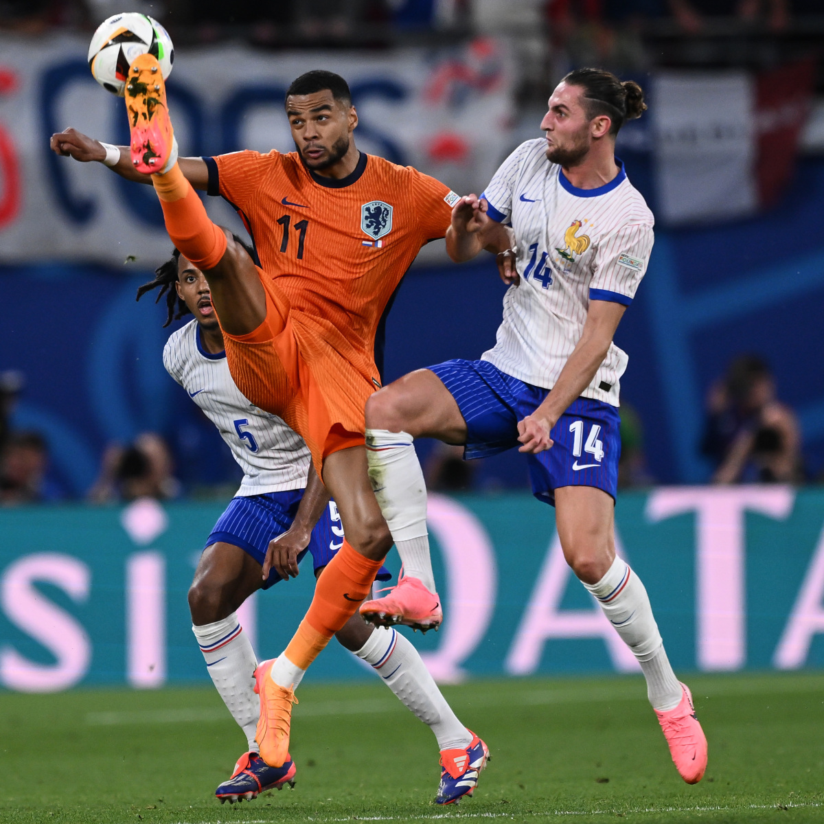 西班牙国门表现出色，德国队追平比赛