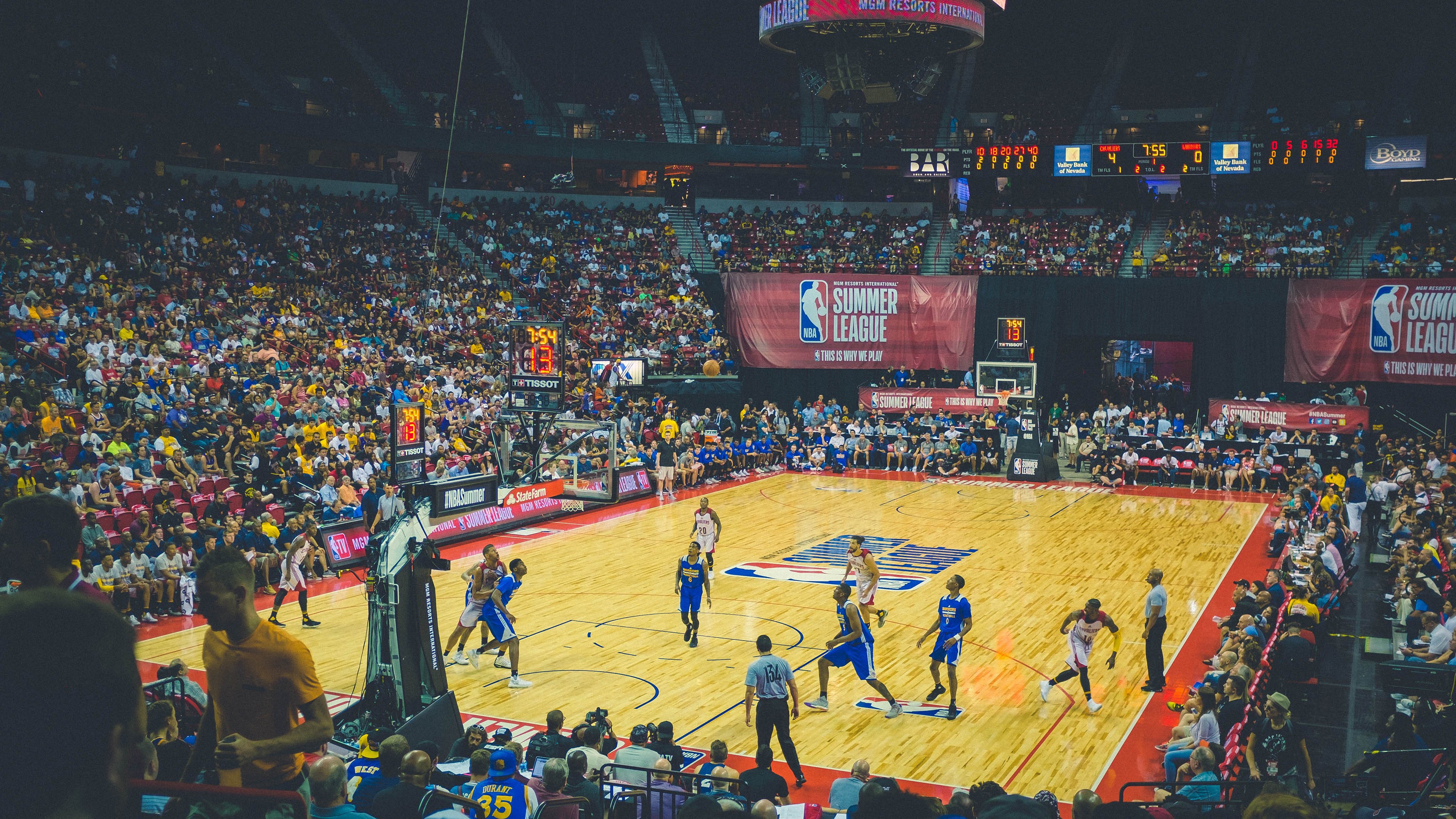 里昂连续得分压制安哥拉,帕尔默在年度焦点之战接管比赛