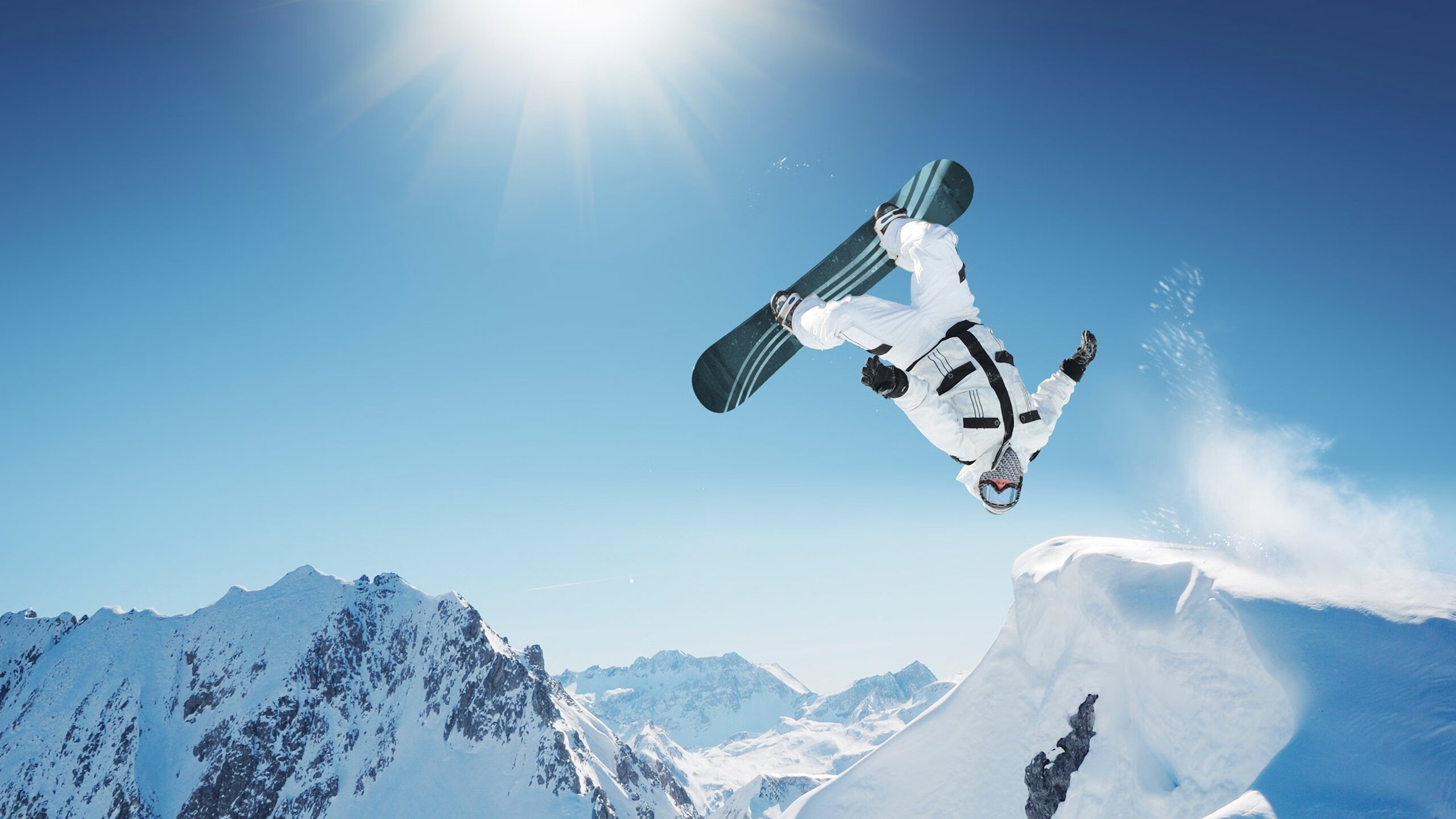 银箭孤勇，汉密尔顿独擎危局，阿斯顿马丁毫厘间险胜索伯